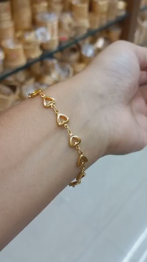 Daily wear premium gold plated Hand Chain
Code : HandLve