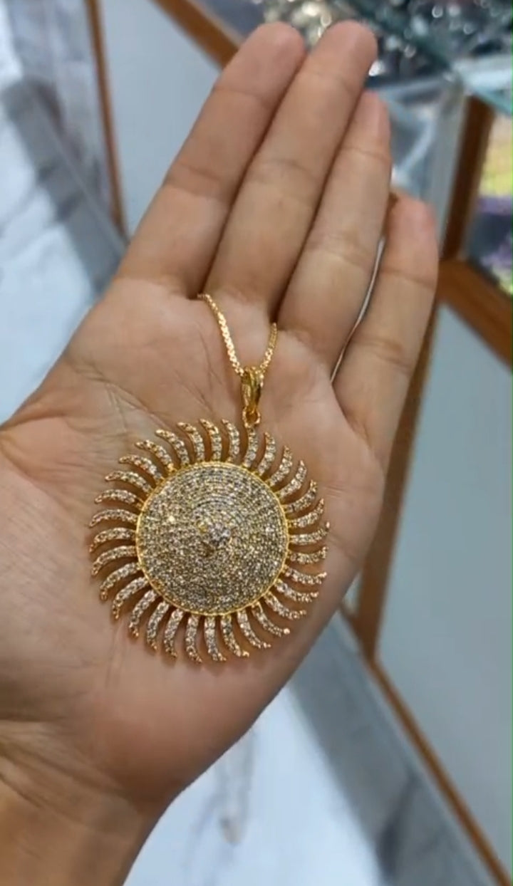 Beautiful  and premium gold plated Pendant with chain

Code : BigG1 Jewel byjuwaan
