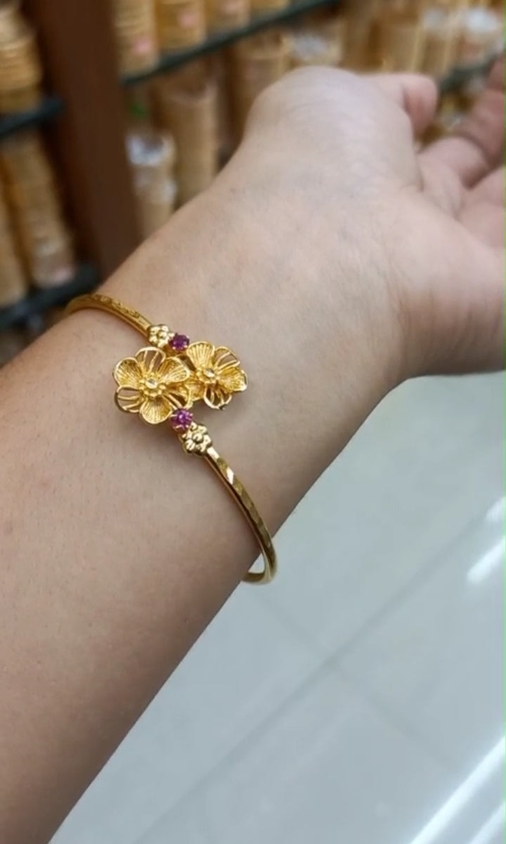Daily wear beautiful flower design bangle Jewel byjuwaan